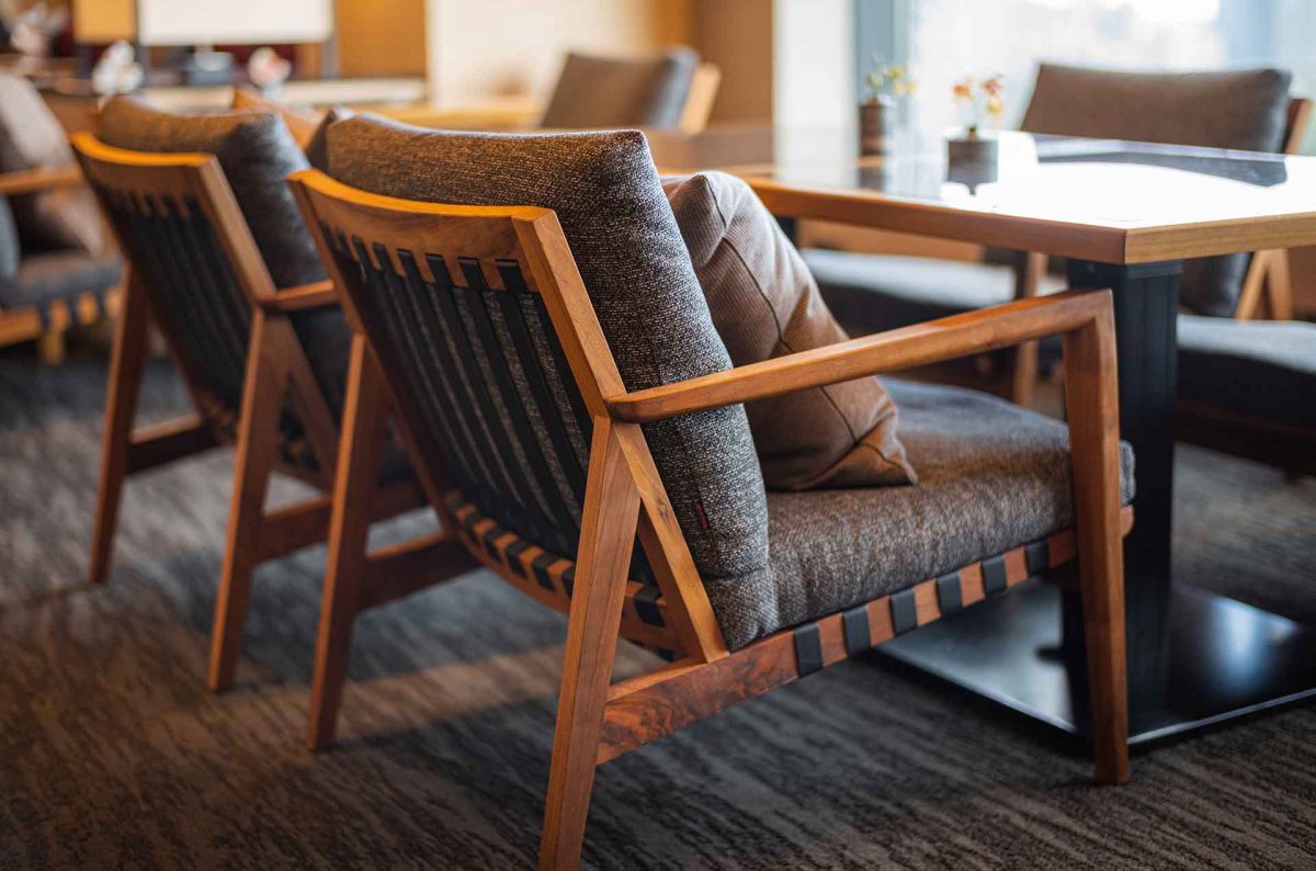 クラブフロアの専用ラウンジ「The Capitol Lounge SaRyoh」にはBLAVAイージーチェア。ここは宿泊者のみが利用できる落ち着ける場所。国会議事堂を眺めながらゆったりと上質なお飲み物や軽食を楽しめる